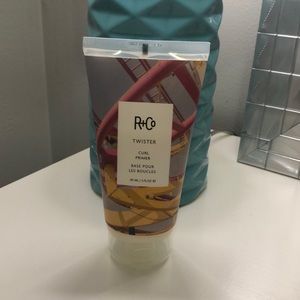 R+Co Twister Curl Primer- Full Size